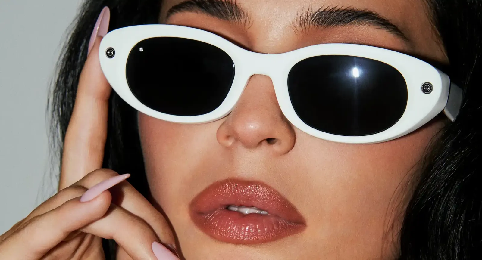 عینک : Starfire Kylie Edition Frame colour: Ivory Lens colour: Black - Image 1